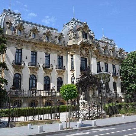 Super Central - Lovely One-Bedroom Apartment On Victoriei Avenue บูคาเรสต์ ภายนอก รูปภาพ