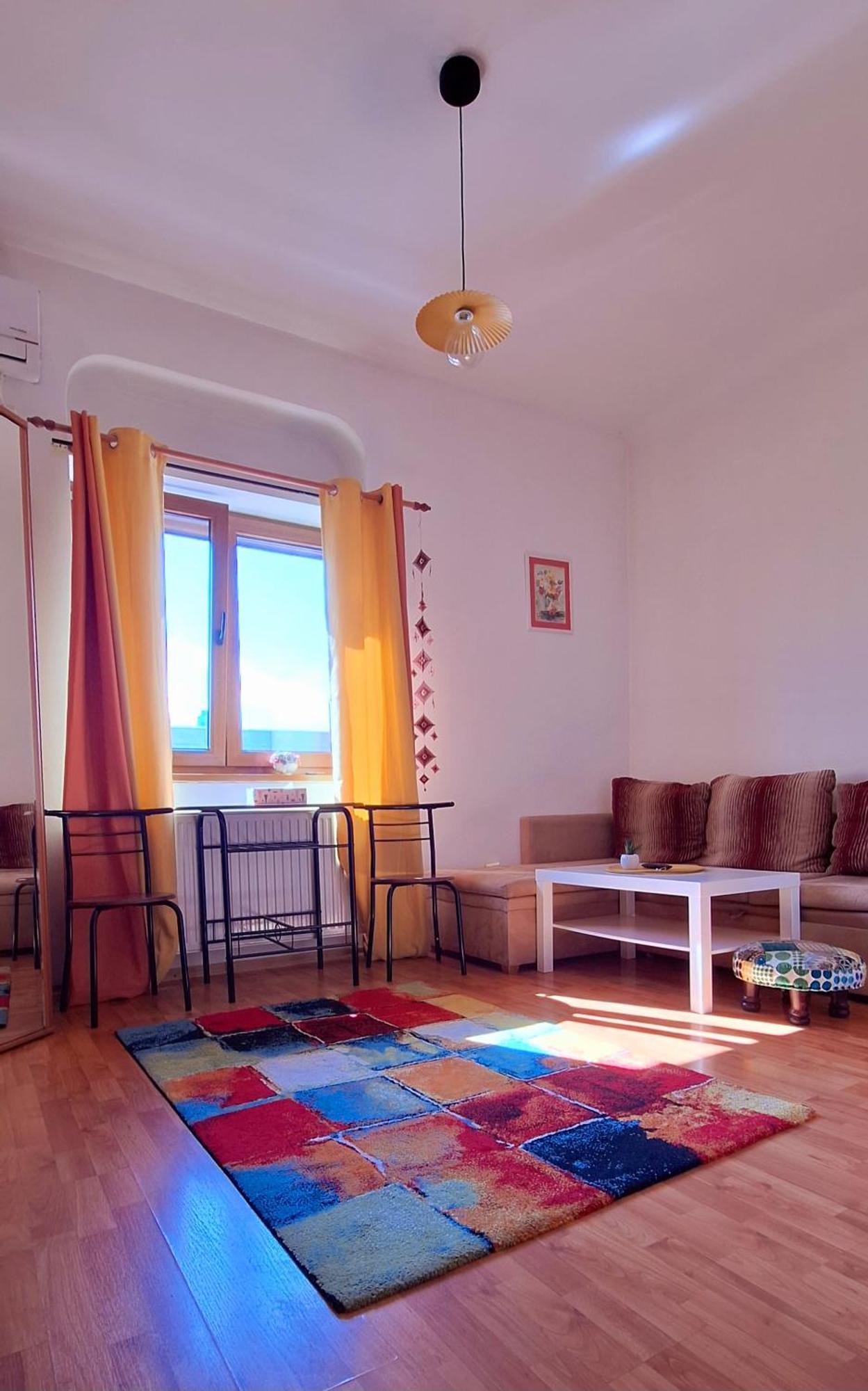 Super Central - Lovely One-Bedroom Apartment On Victoriei Avenue บูคาเรสต์ ภายนอก รูปภาพ