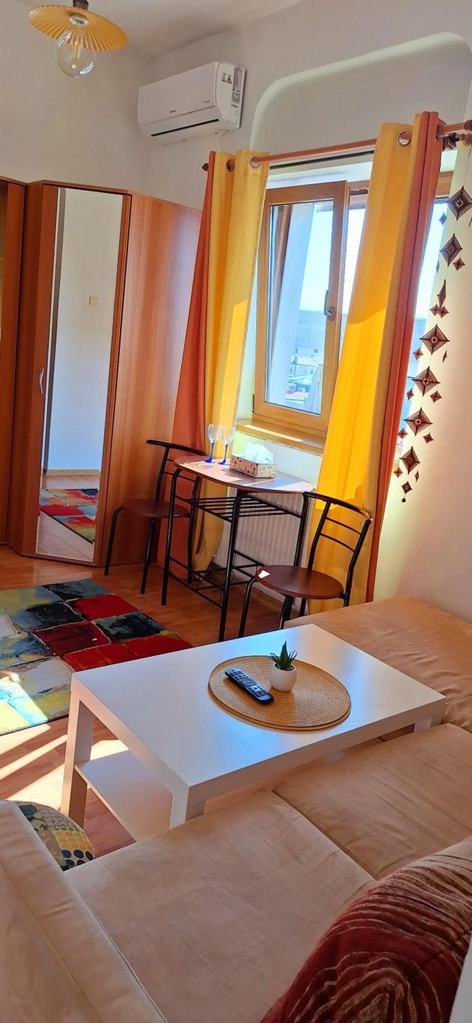 Super Central - Lovely One-Bedroom Apartment On Victoriei Avenue บูคาเรสต์ ภายนอก รูปภาพ
