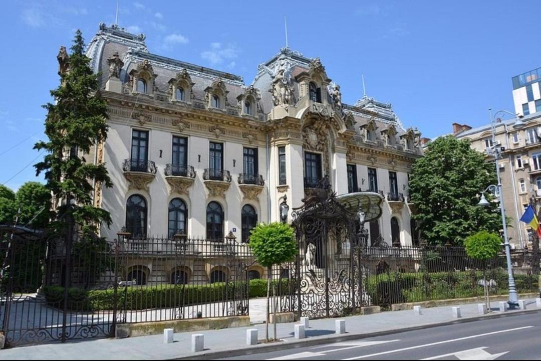 Super Central - Lovely One-Bedroom Apartment On Victoriei Avenue บูคาเรสต์ ภายนอก รูปภาพ